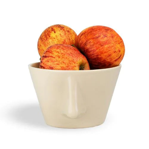 Bol beige avec des pommes dedans