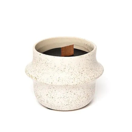 Bougie en céramique blanche et intérieure noir