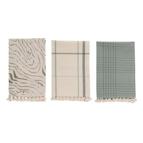 serviettes en coton à motif sur fond blanc