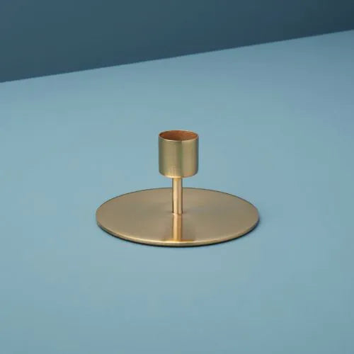 Petit bougeoir doré sur fond bleu