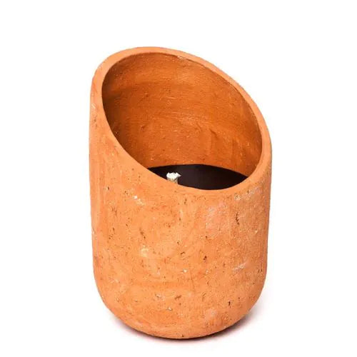 bougie d'extérieure orange terracotta en céramique sur fond blanc