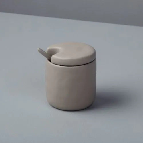 Récipient à condiments en grès avec cuillère